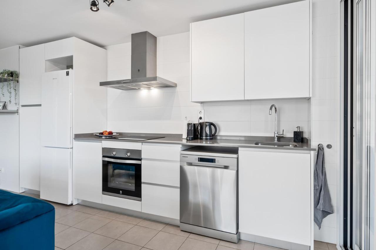 Luxury New Apartment City Center Estepona - Private Parking Exteriör bild